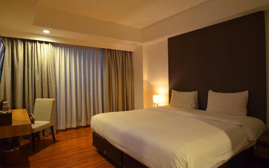 Arch Hotel Богор Экстерьер фото