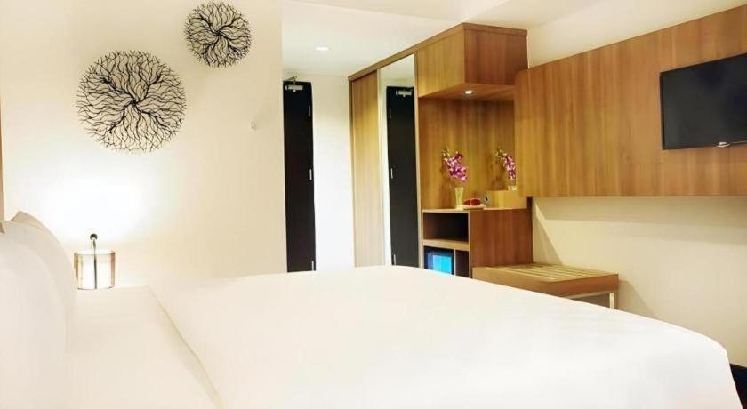 Arch Hotel Богор Экстерьер фото